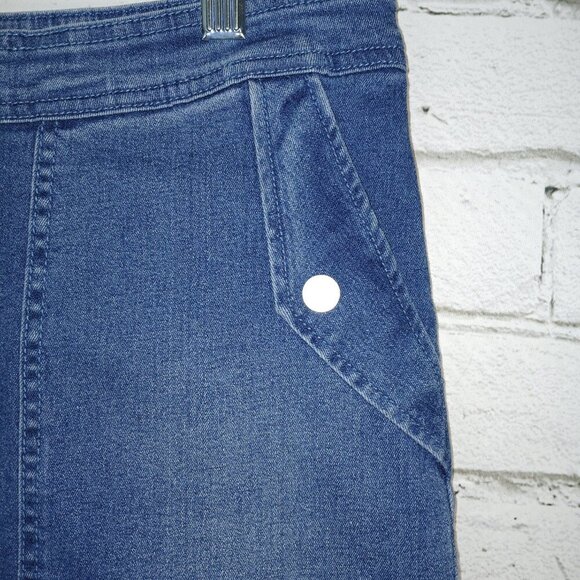 WOMENS UMGEE DENIM SKIRT, ZIP FRONT DETAIL, FRONT POCKETS, SIZE SMALL - Picture 3 of 7